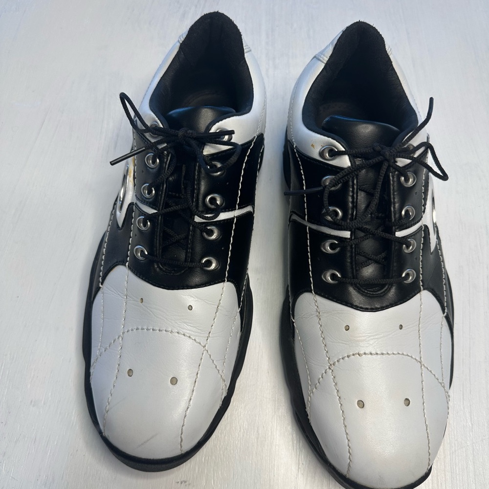 Oakley Men’s Golf Shoes Black & White Leather Cleated – Size 8.5 - Picture 2 of 9
